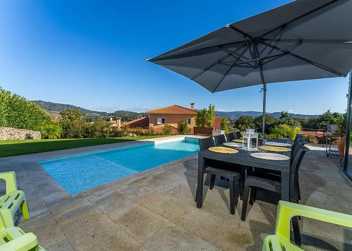 With Private Pool And Garden 빌라 폰테 데 리마