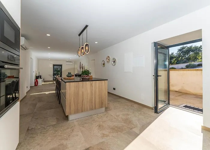 With Private Pool And Garden 폰테 데 리마