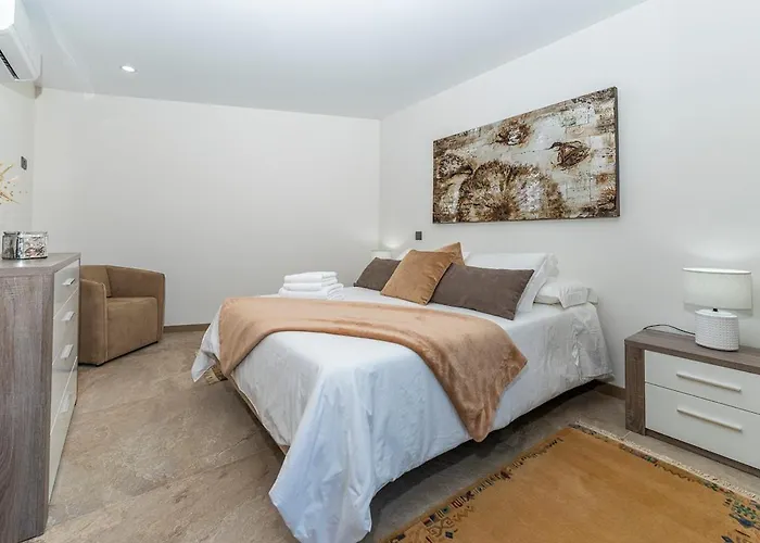 Villa With Private Pool And Garden