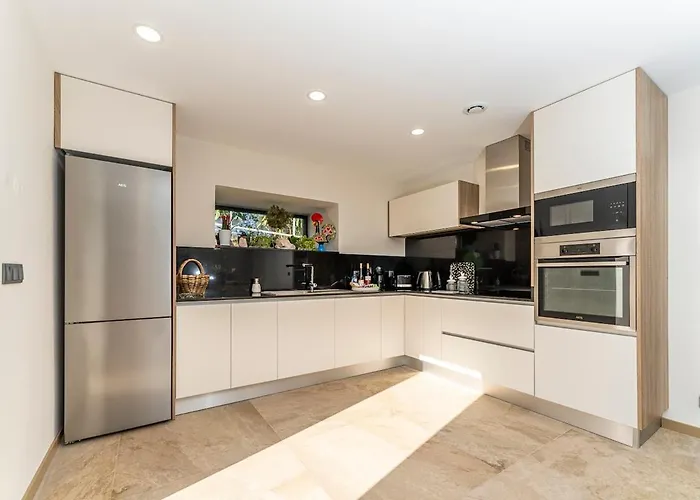 With Private Pool And Garden 폰테 데 리마