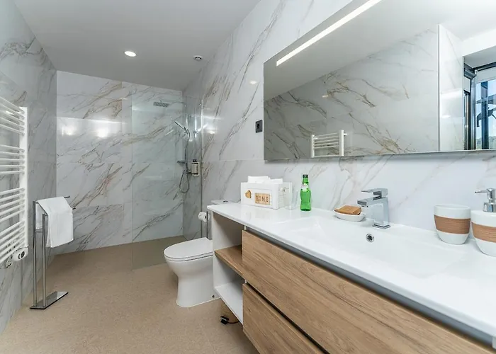 With Private Pool And Garden * 폰테 데 리마